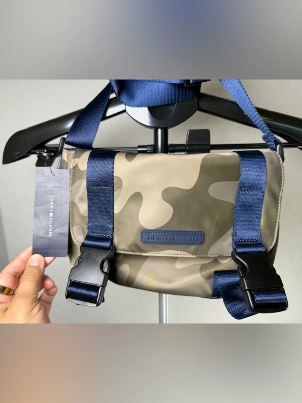 Tommy Hilfiger Camo Crossbody Bag Navy Strap Buckle Flap Utility NWT - Picture 2 of 5